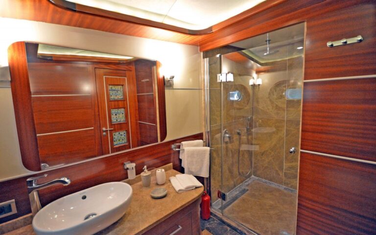 Double Suite  Ensuite Bathroom