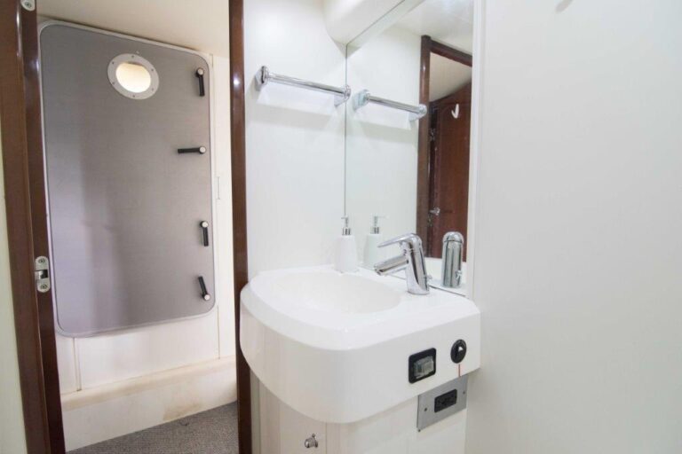 Ensuite Bathroom Twin
