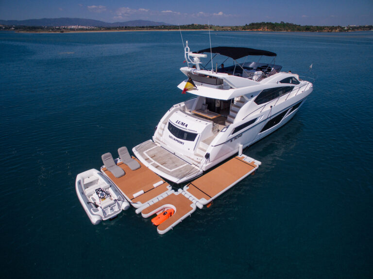 Expandable Swim Platform For Guests