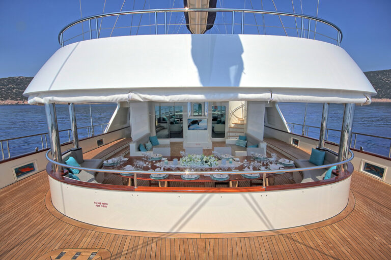 Fantastic Al Fresco Dining Area