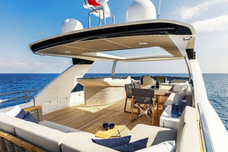 Flybridge Al Fresco Area