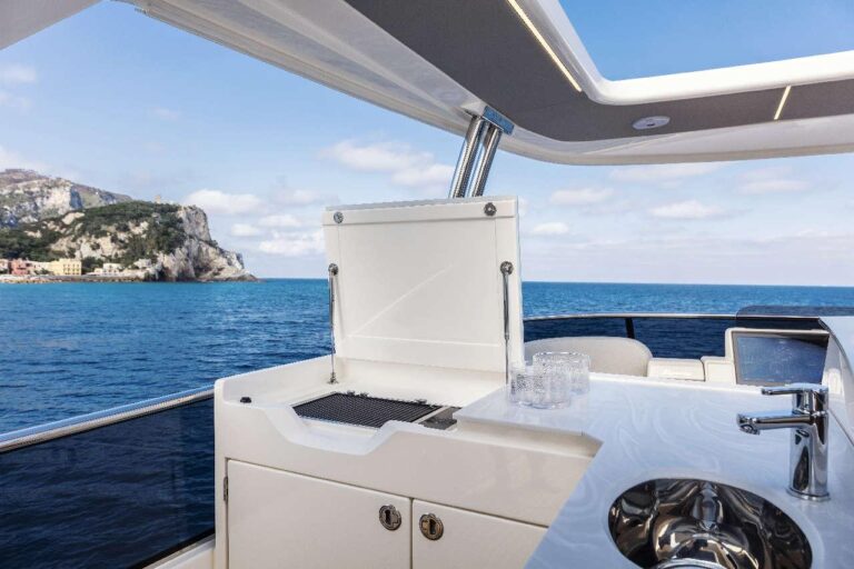 Flybridge  Bar