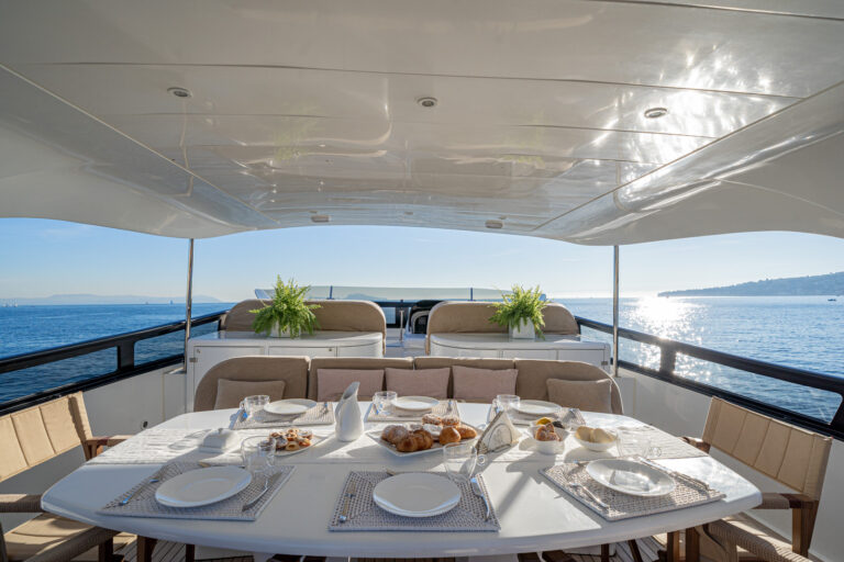 Flybridge - Dining