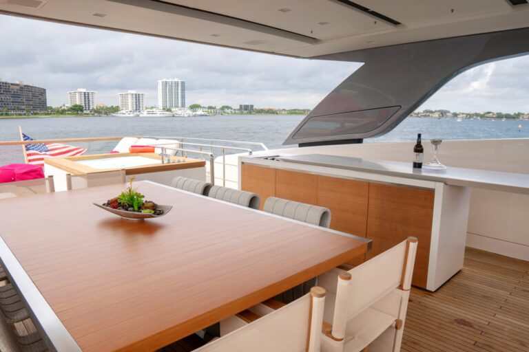 Flybridge Dining And Bar