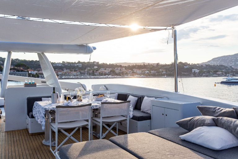 Flybridge Dining Area