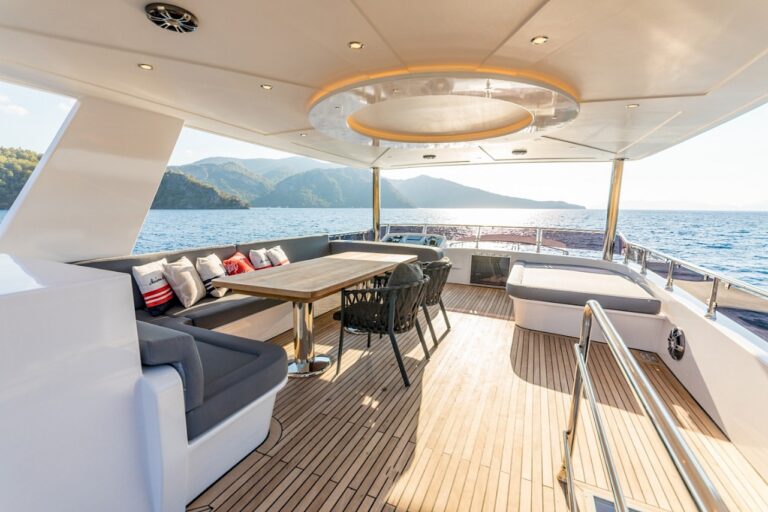 Flybridge For Relaxation