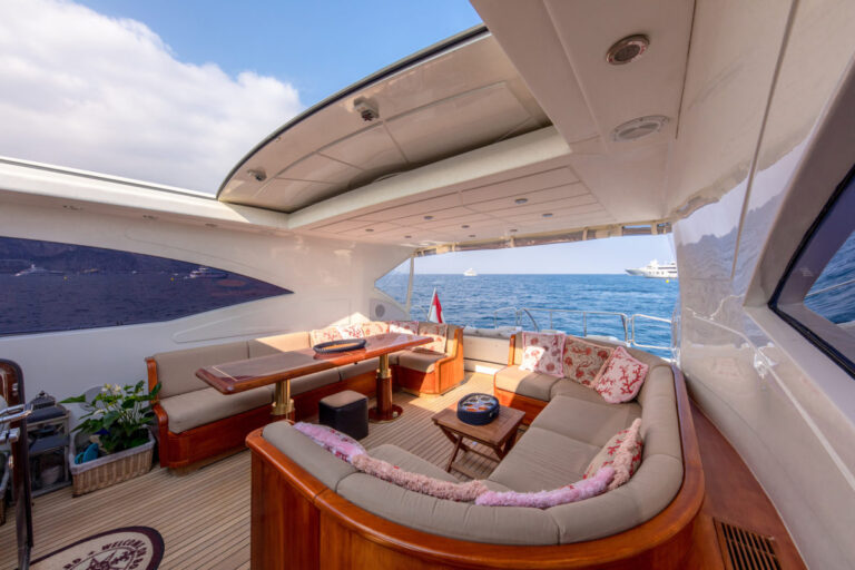Flybridge Saloon