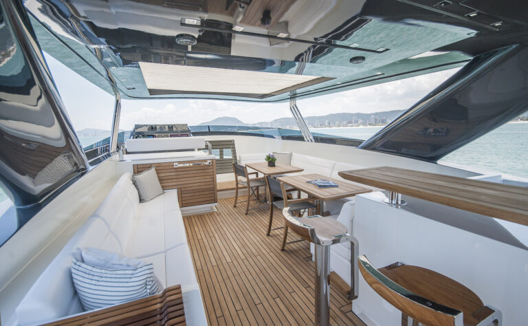 Flybridge Seating And Bar