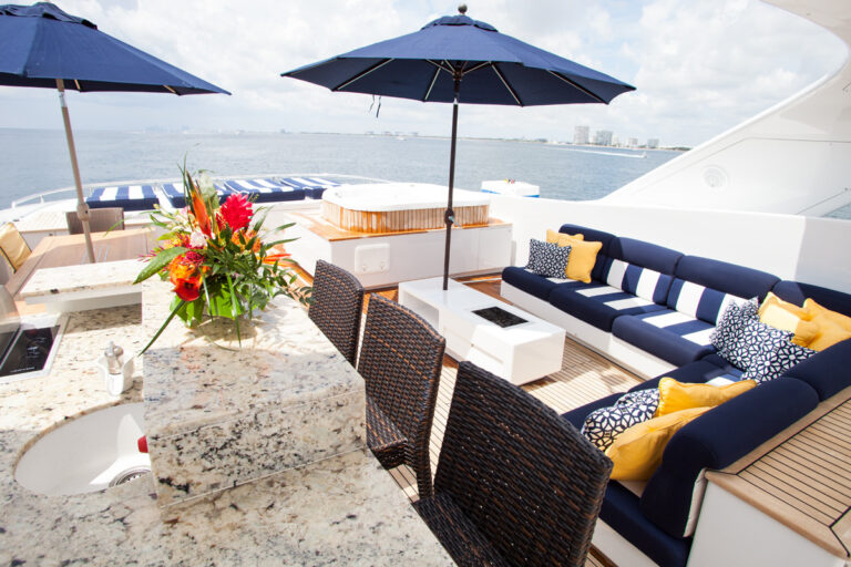 Flybridge Seating And Bar