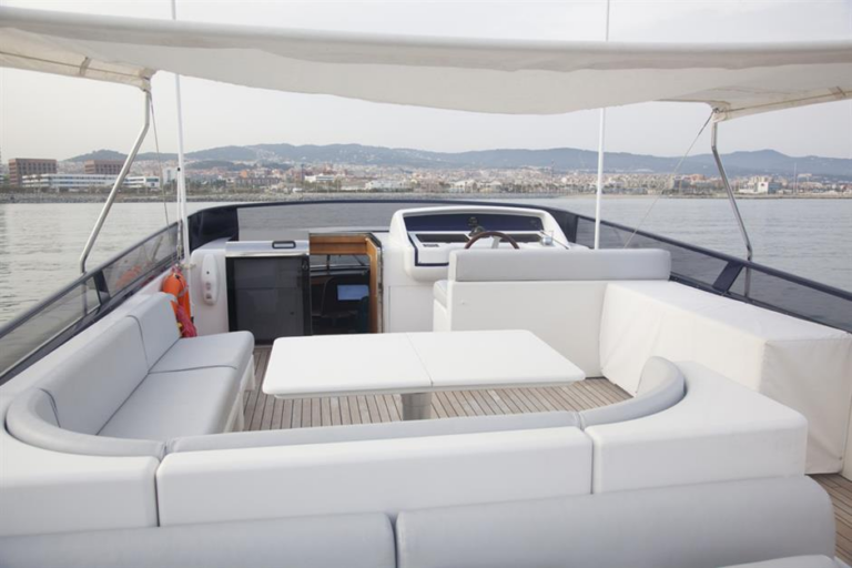 Flybridge Seating Area
