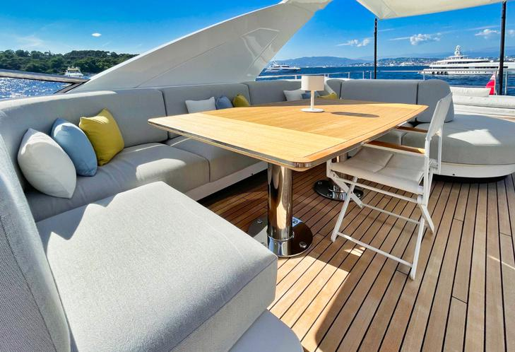 Flybridge Table