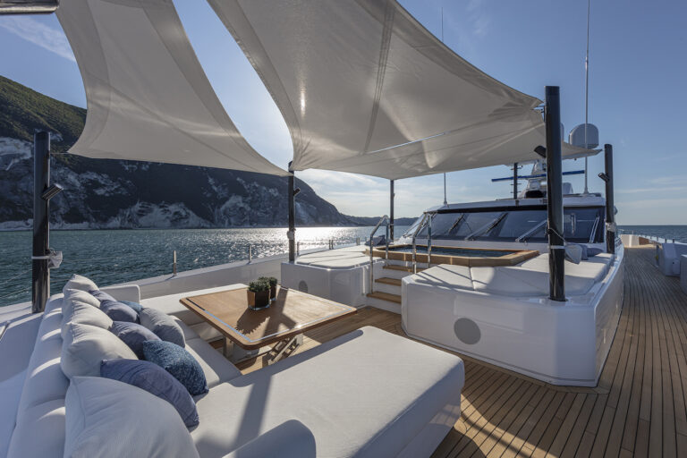 Foredeck With Pool