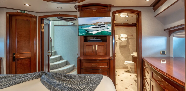 Guest Suite With Bathrooom