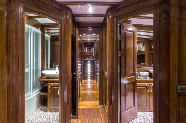 Guest foyer