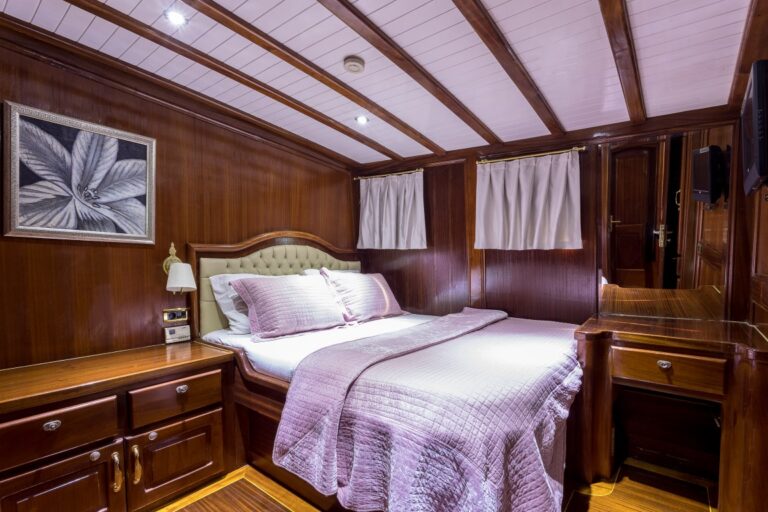 Double cabin