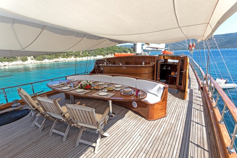 Alfresco dining