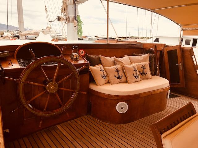 Helm And Seating