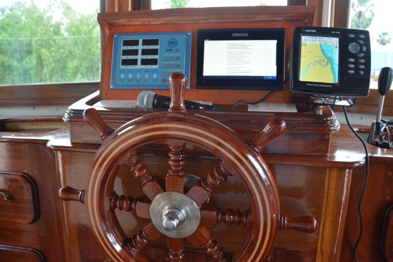 Helm station