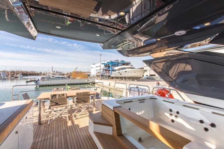 Jacuzzi on sundeck