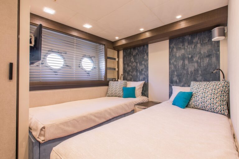 Twin guest cabin