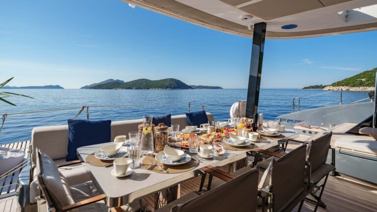 Alfresco dining