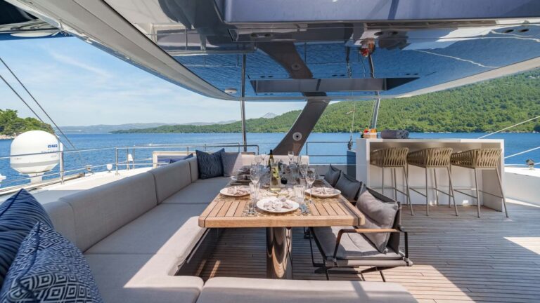 Sundeck dining