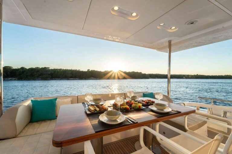 Aft deck dining