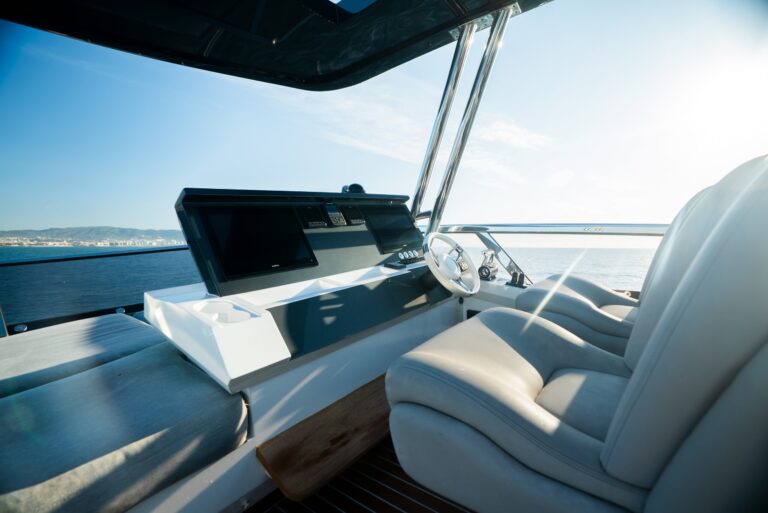 Sundeck helm station