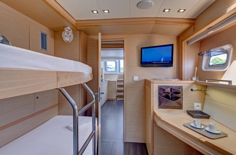Twin cabin