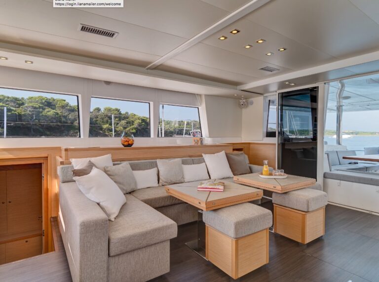 Salon with convertible dining