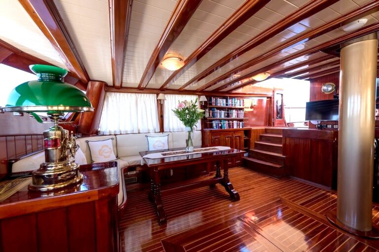 Interior - Saloon