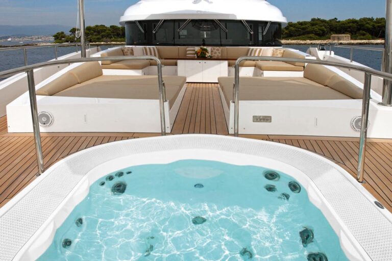 Jacuzzi_upper-deck_detail