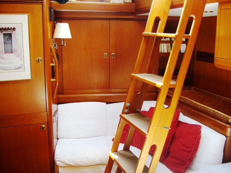 kia ora III master cabin 1