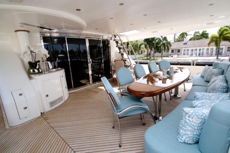 Large Aft Deck