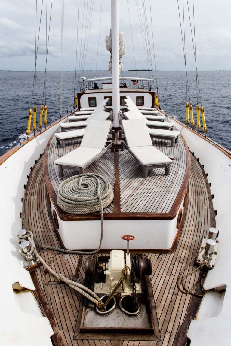 Large-foredeck