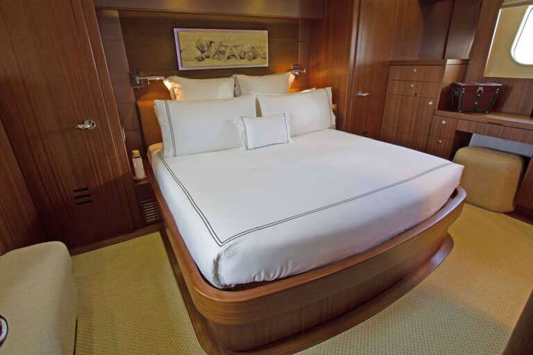 Lowe Deck Full Beam Cabin