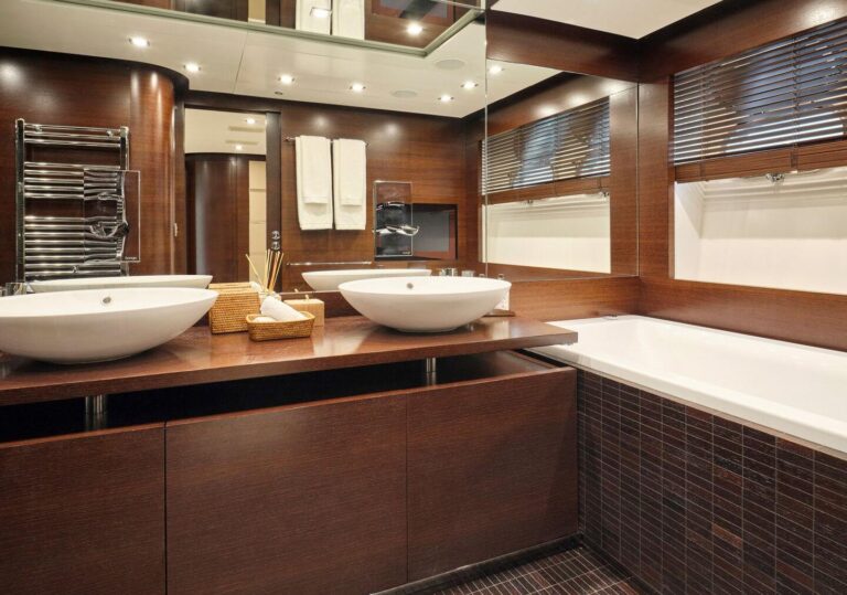 Lower Deck Master Suite Ensuite