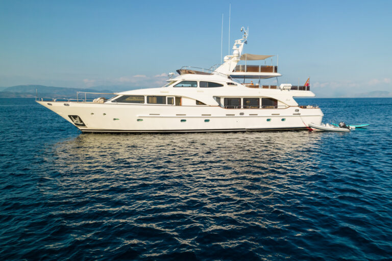 Luxury Charter Yacht Endless Summer