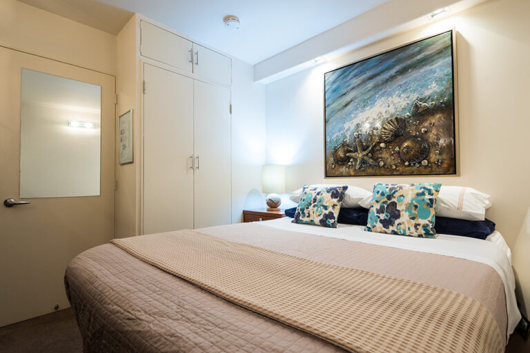Guest cabin
