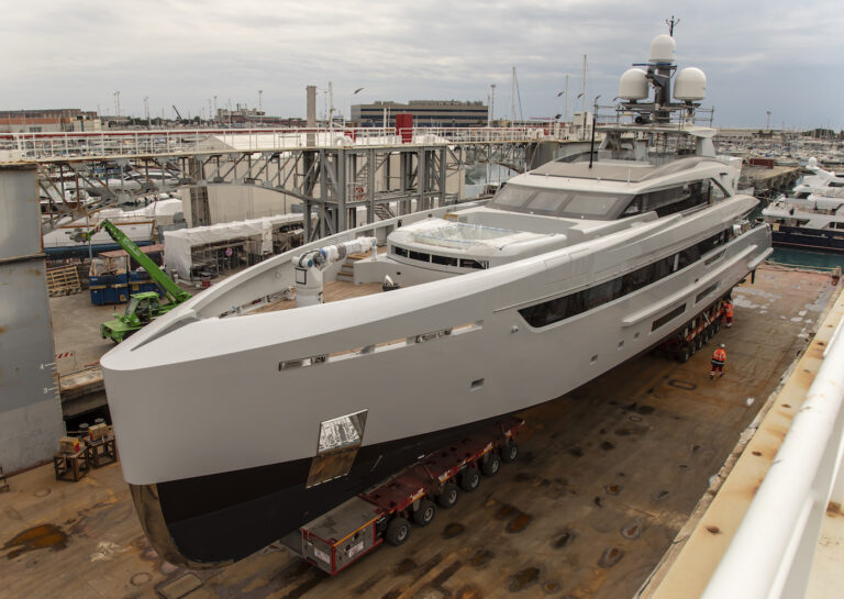 Luxury Yacht KINDA At Tankoa Yachts