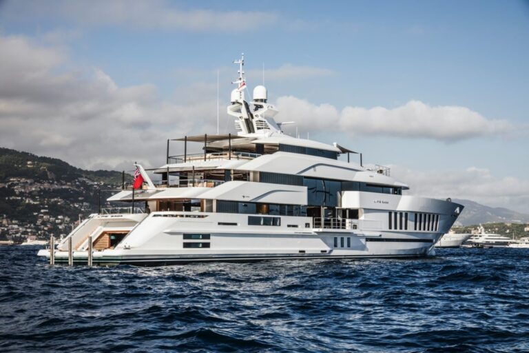 Luxury Yacht LIFE SAGA