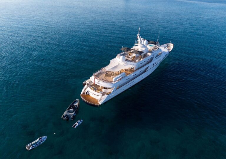 Luxury Yacht SHAKE N' BAKE TBD