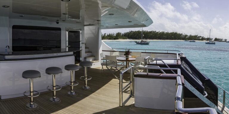 Main Deck Aft - Bar And Seating