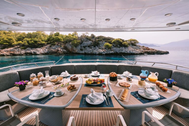 Main Deck Aft Dining Area