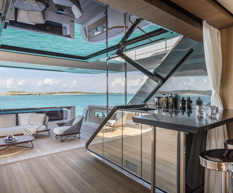 Main Deck Cockpit And Bar