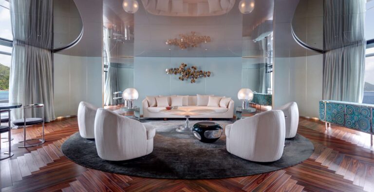 Main Deck Saloon - Forward