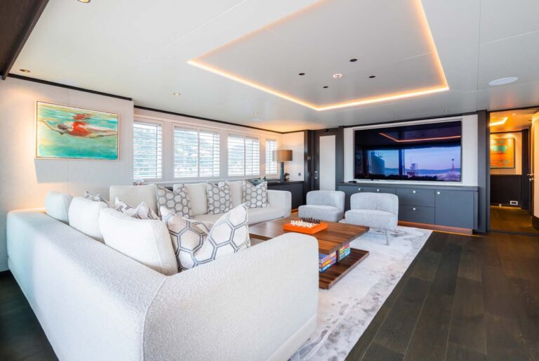 Main Deck Saloon Seating And Tv