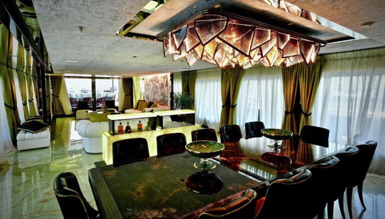 Main Dining Area - Saloon