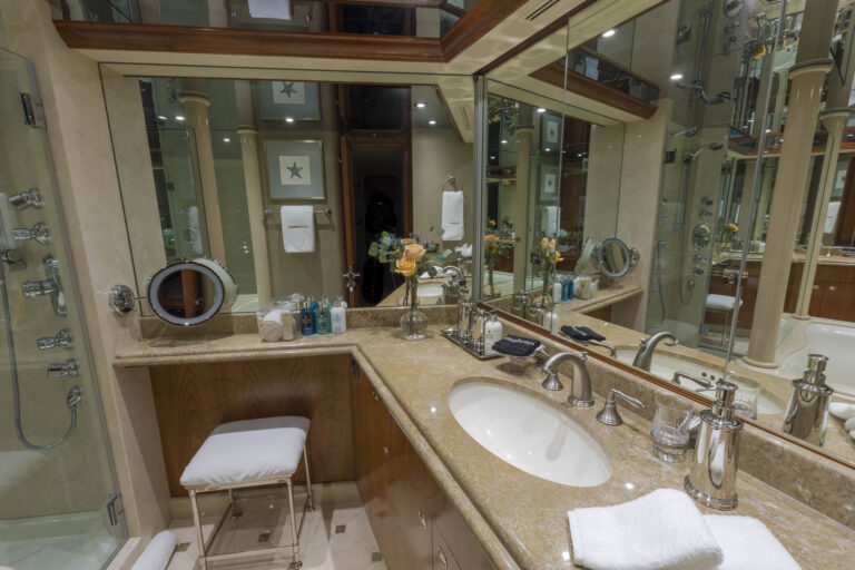 Master Bathroom En Suite