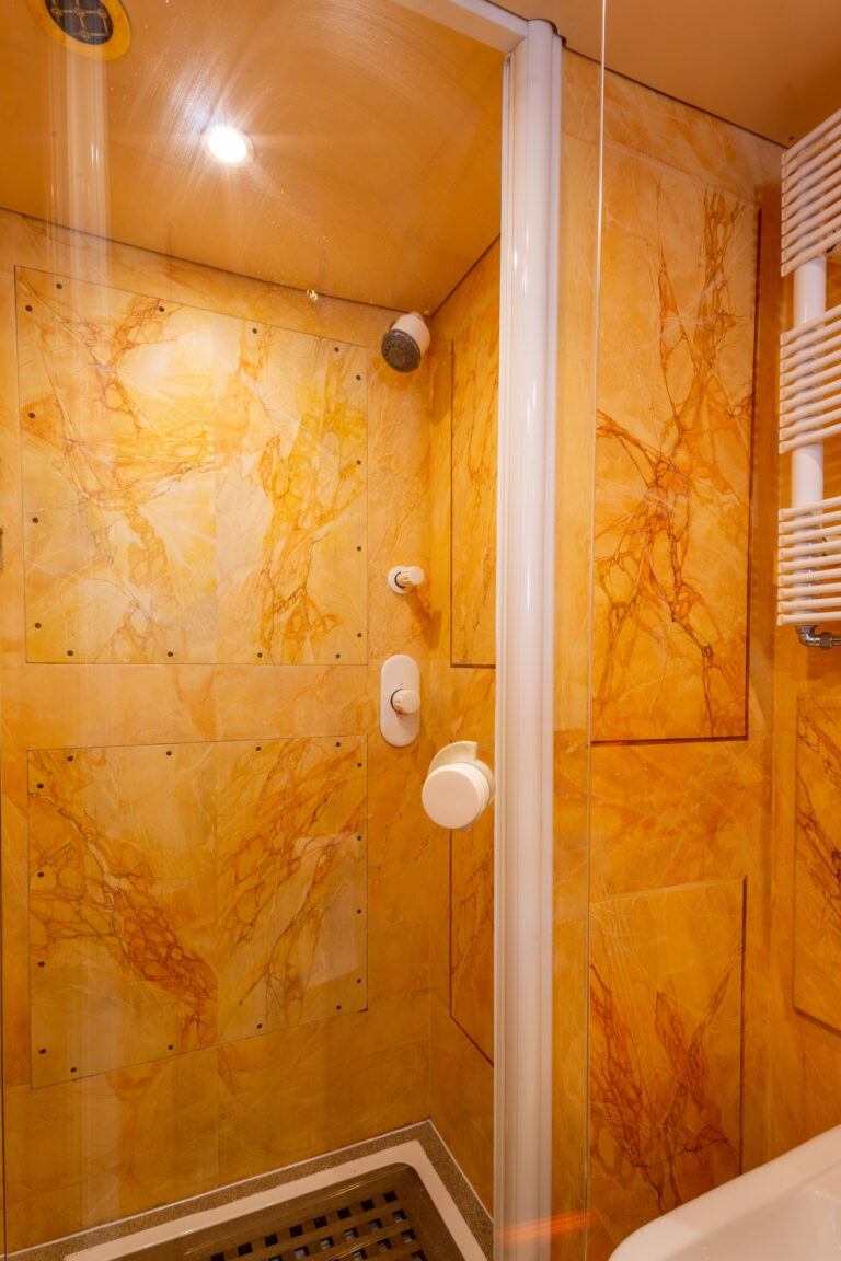 Master Cabin Heads 2 Shower